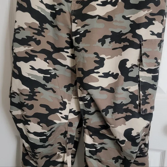Pre-loved forever 21 camo pants sz XL - Picture 7 of 8